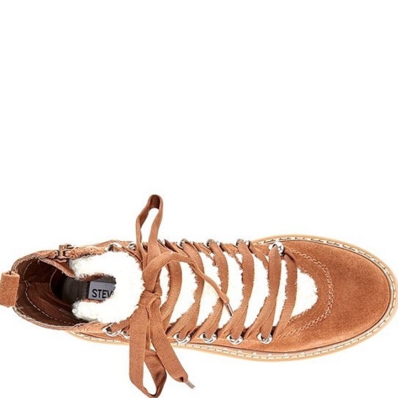 Steve Madden
Rainier Suede Stud Detail Chunky Lug Sole Boots.New - Picture 6 of 6